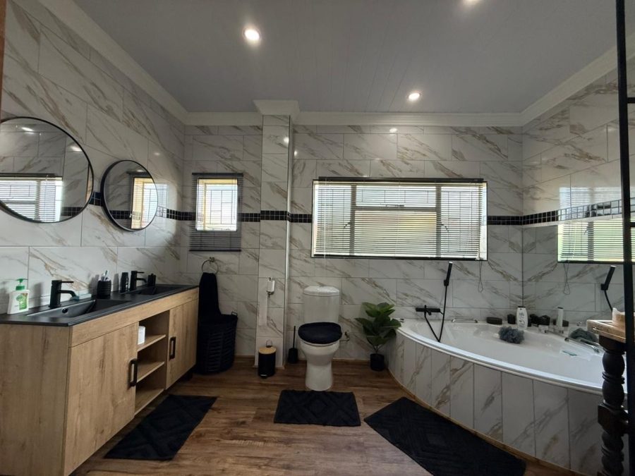 4 Bedroom Property for Sale in Naudeville Free State